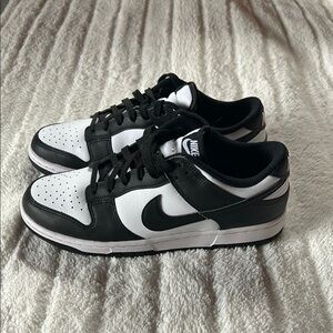 Nike Women’s Black and White Sneakers